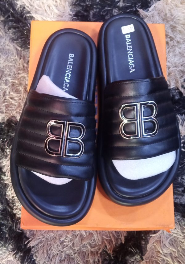 Checkout this newly arrived Balenciaga Slippers for a give away price.