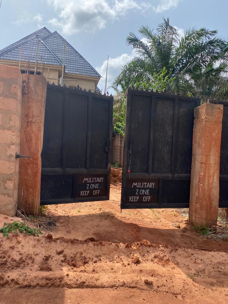 5 BEDROOM DUPLEX WITH 2 PARLOURS AND A SECURITY HOUSE UP FOR SALE IN NSUKKA