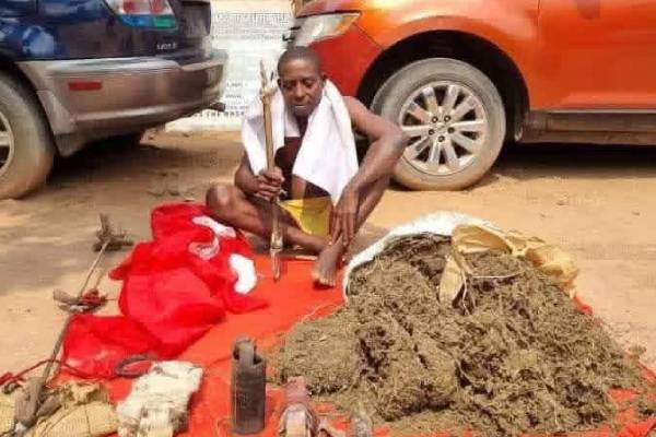 NATIVE DOCTOR CAUGHT BUYING USED CONDOMS FROM A PROSTITUTE IN ANAMBRA   Tension has trailed a bizarre incident in Anambra State after residents cau...