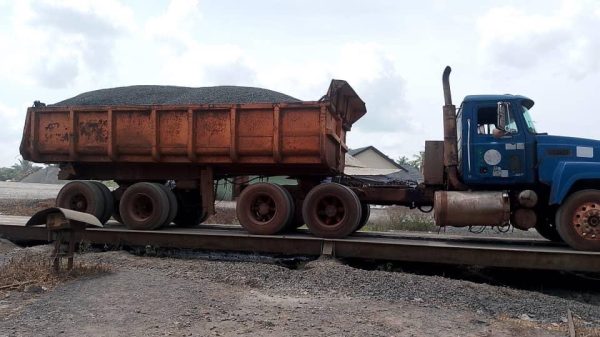 We are the best and fastest at supplying iron black stone, chipping/ granite. Call or WhatsApp 08133212379